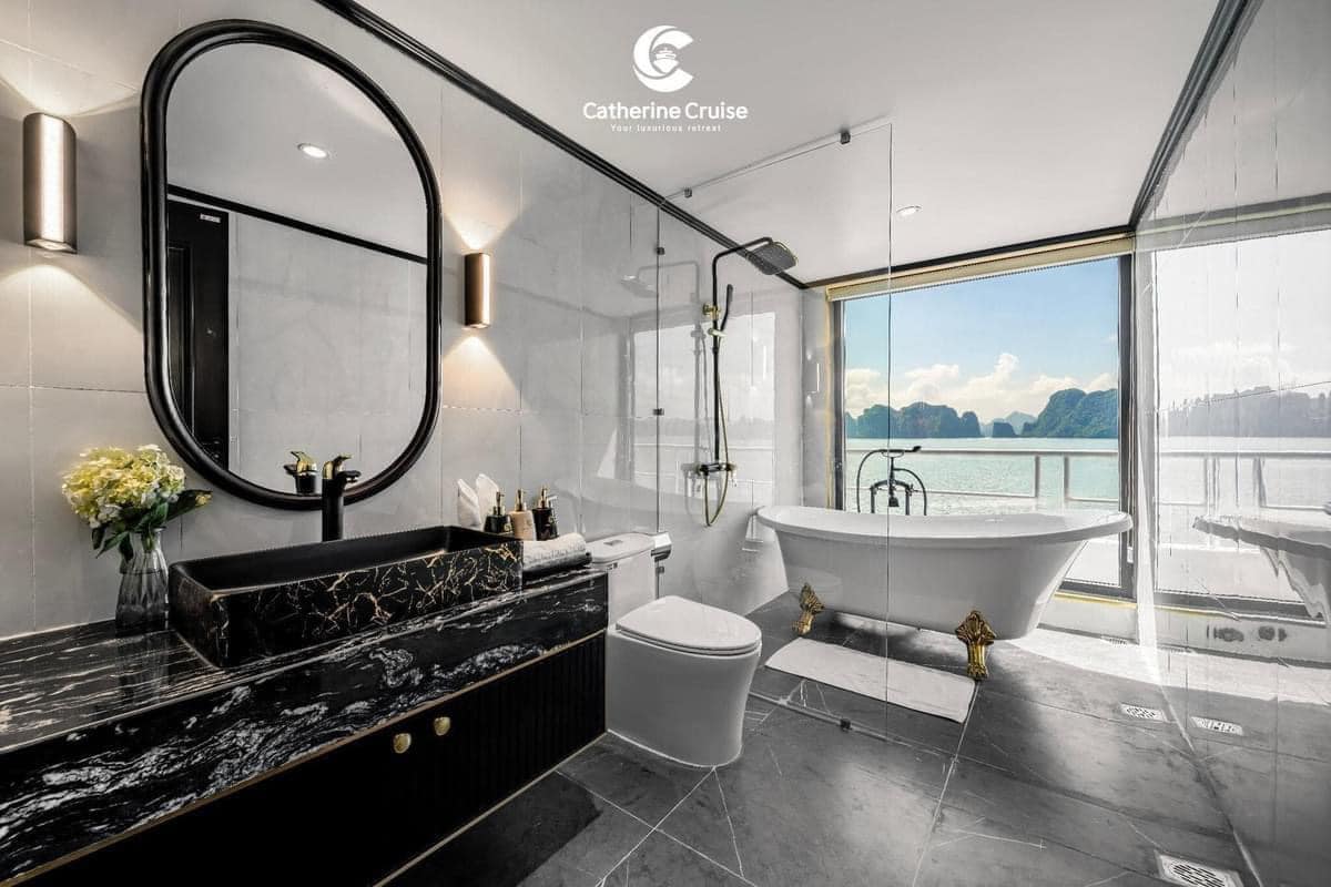 Phòng tắm Catherine Cruise Tàu ngủ đêm Vịnh Hạ Long